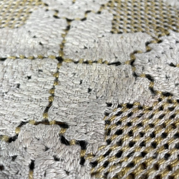 Hardanger doily in cream and gold. Beautiful hand crafted piece vintage - Picture 4 of 17